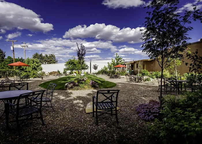 Stone Lizard Lodge