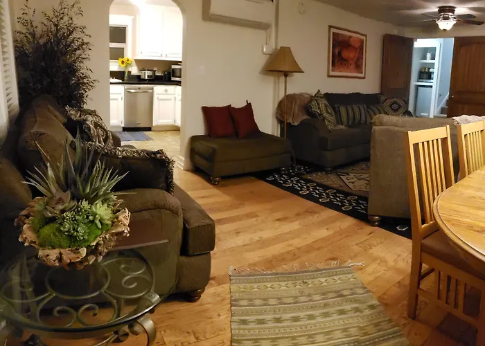 Stone Lizard Lodge