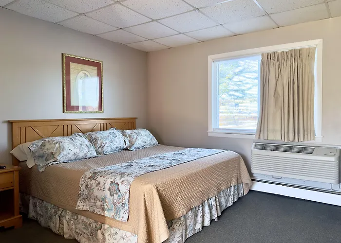Colonial Valley Motel
