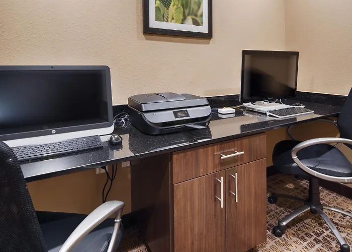 Best Western Plus Elmendorf Hotel San Antonio Hotel
