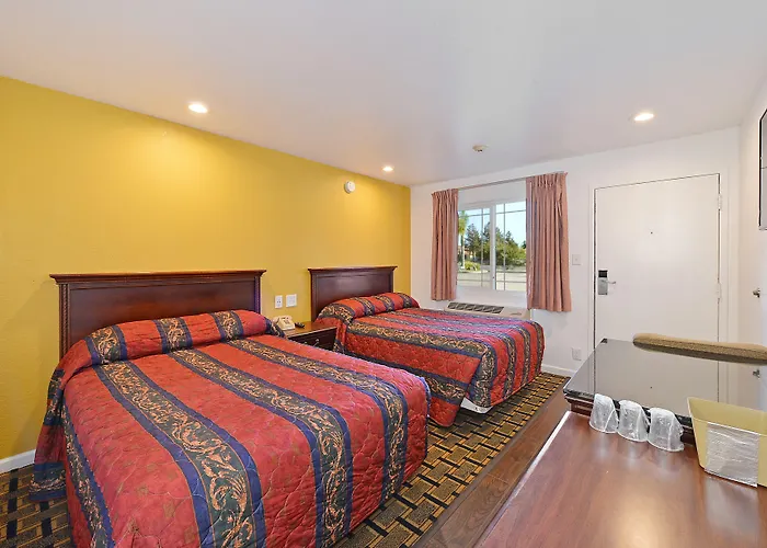 Budget Inn By 101 Bus From Downtown