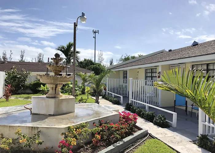 Colony Club Inn & Suites