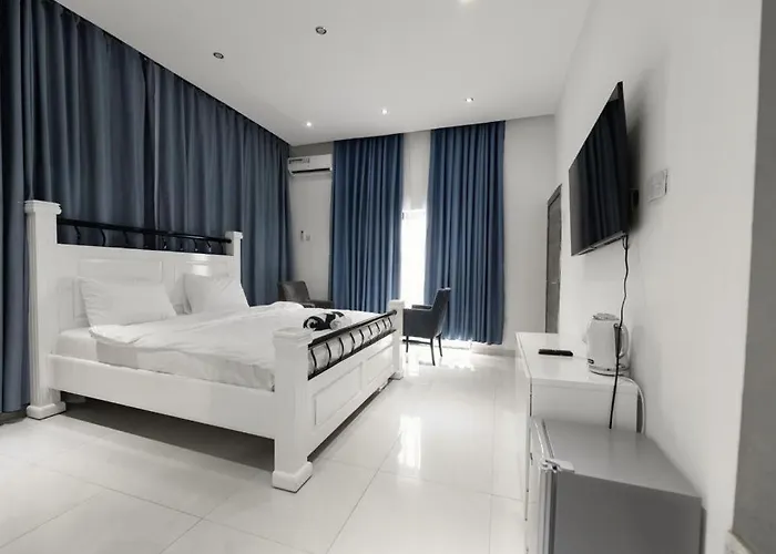 Chamis Suites
