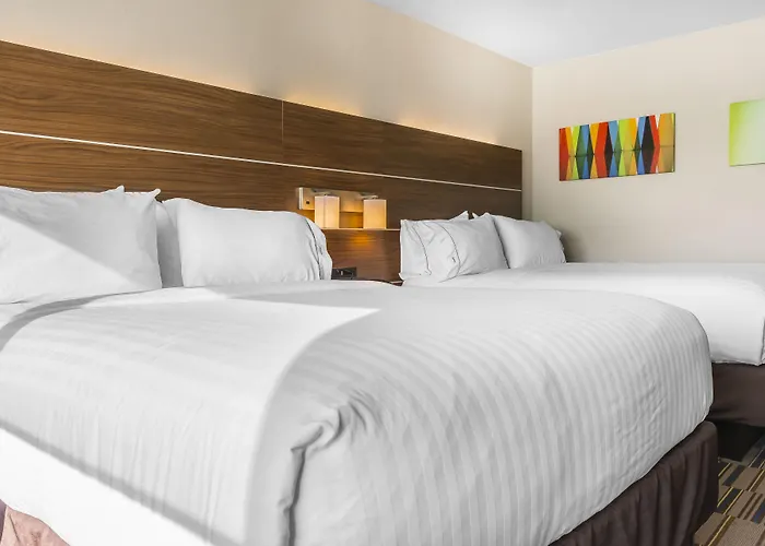 Holiday Inn Express & Suites Clarion By Ihg
