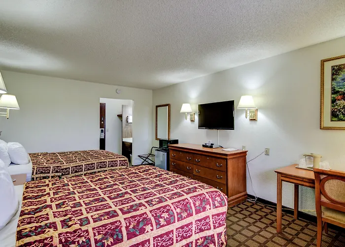 Bloomer Inn & Suites