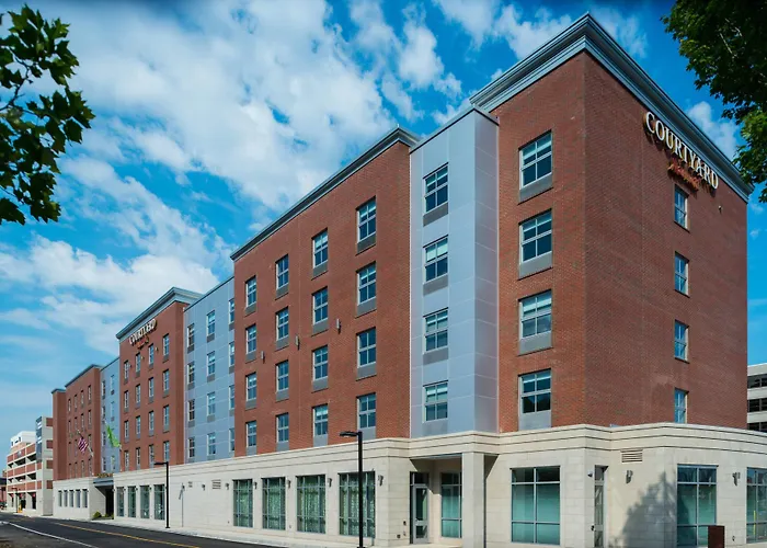 Courtyard By Marriott Edgewater Nyc Area