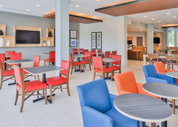 Holiday Inn Express & Suites Salem By Ihg