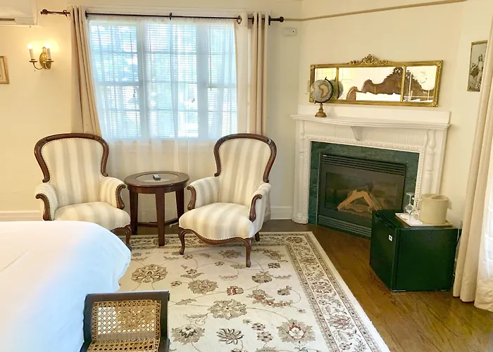 Ivy Manor Inn Village Center