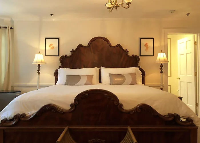 Ivy Manor Inn Village Center