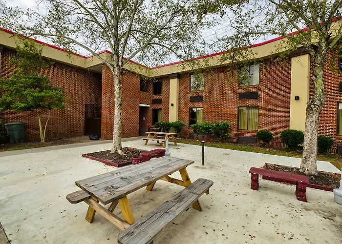Red Roof Inn & Suites Jacksonville, Nc