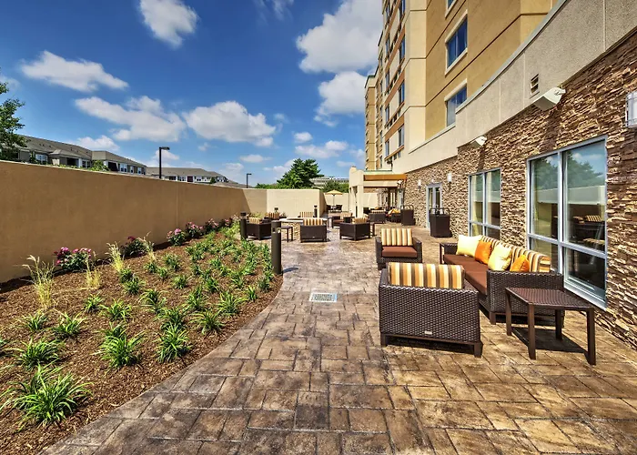 Courtyard By Marriott Westbury Long Island