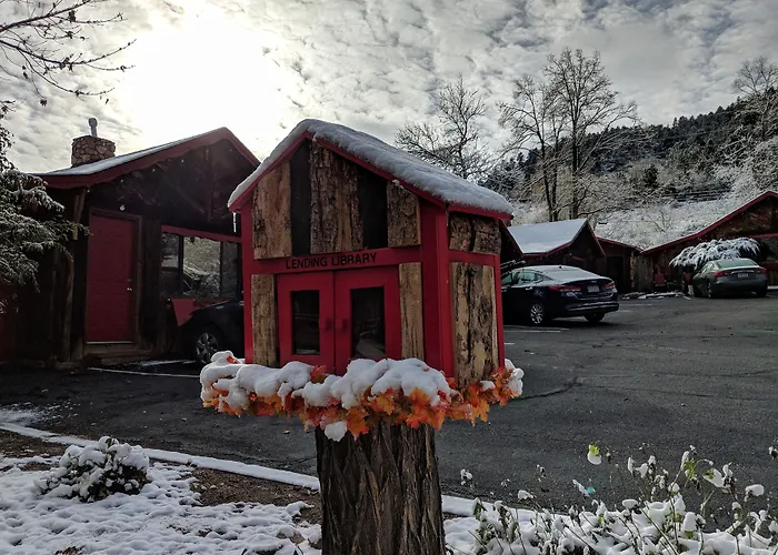 Foot Of The Mountain Motel