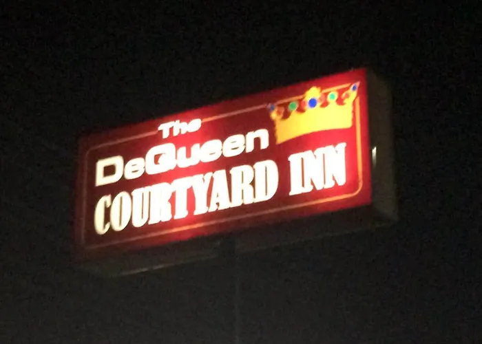 Dequeen Courtyard Inn