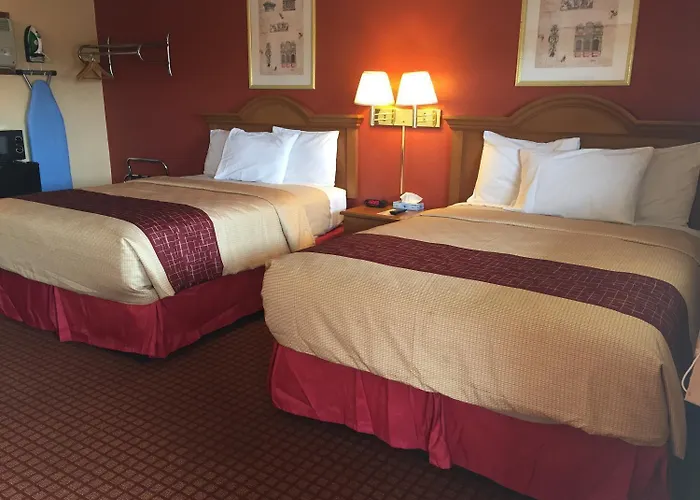 Dequeen Courtyard Inn