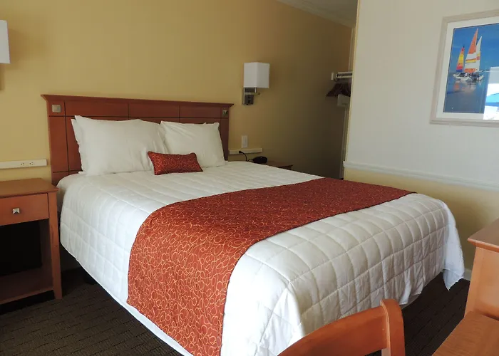 Fleur De Lis Beach Motel