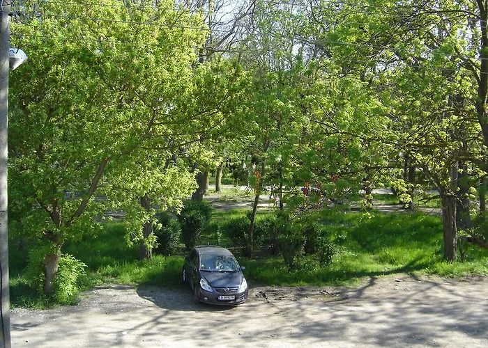 Central Park Family Hotel