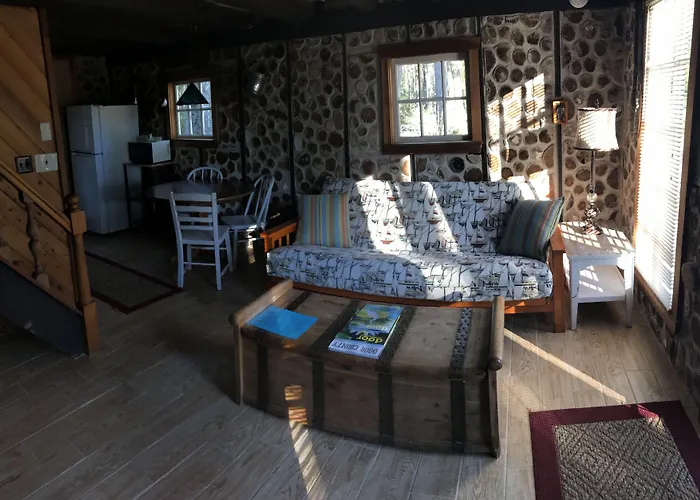 Harbor Light Inn