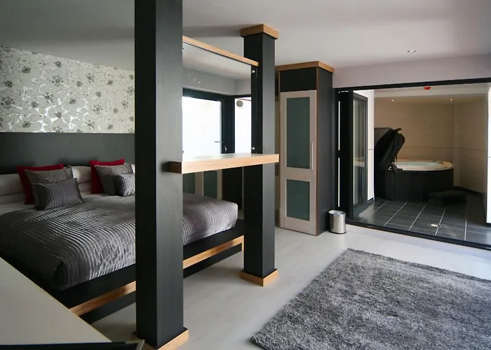 Damon'S Hotel