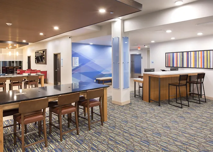 Holiday Inn Express & Suites Lincoln I - 80 By Ihg