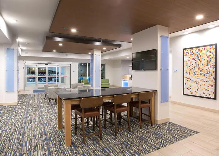 Holiday Inn Express & Suites Lincoln I - 80 By Ihg