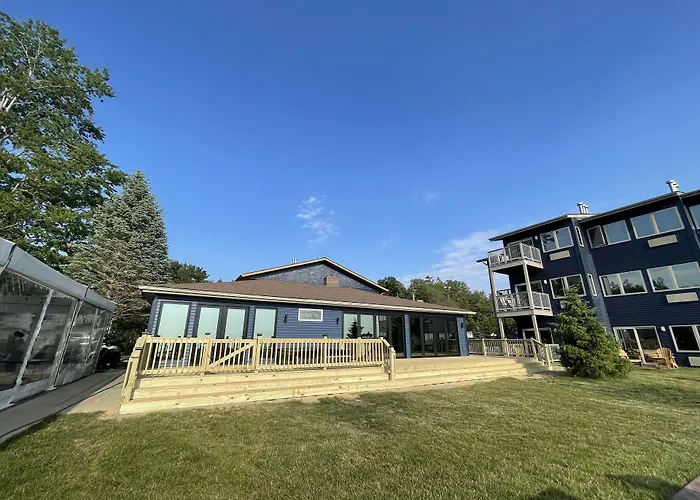 Lake Bluff Inn And Suites