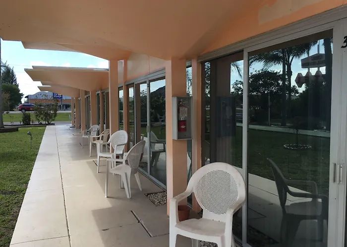 Warm Mineral Springs Motel
