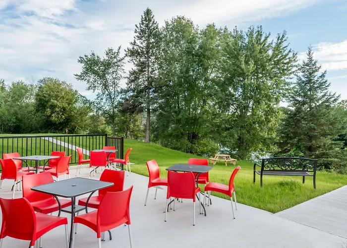 Super 8 By Wyndham Mont Laurier