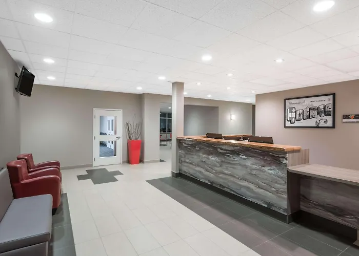 Super 8 By Wyndham Mont Laurier