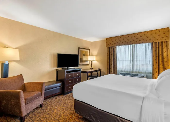 Lloyd Hotel Astoria Bayfront. An Ascend Collection Hotel