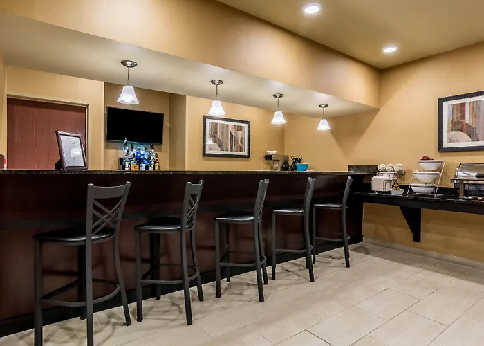Cobblestone Hotel & Suites - Erie