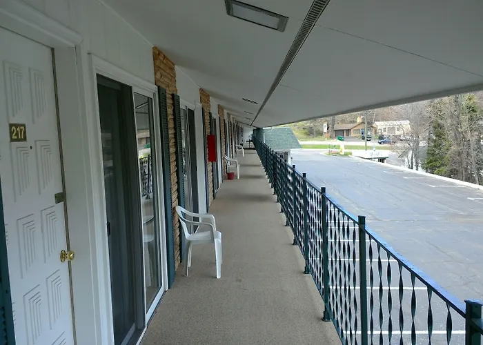 Brentwood Motor Inn