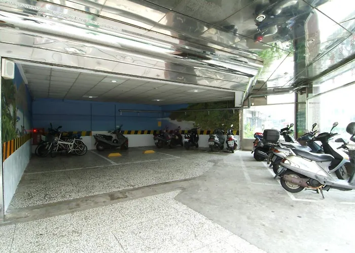 Left Bank Hotel