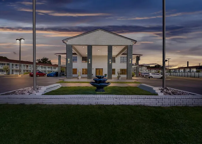 Hometowne Studios By Red Roof San Antonio E - Frost Bank Center
