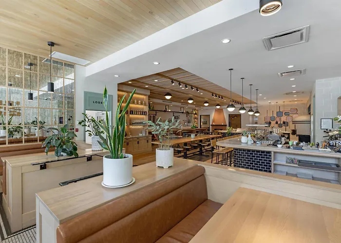 Best Western Plus Baker Street Inn