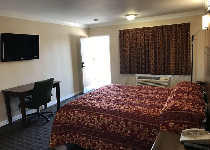 Fullerton Lodge