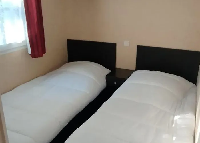 Mobil Home, 4 Personnes, Camping 3 Etoiles A La Tremblade