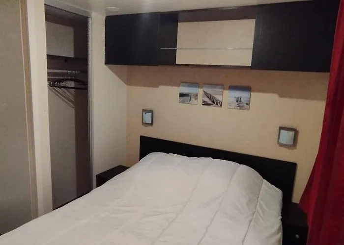 Mobil Home, 4 Personnes, Camping 3 Etoiles A La Tremblade