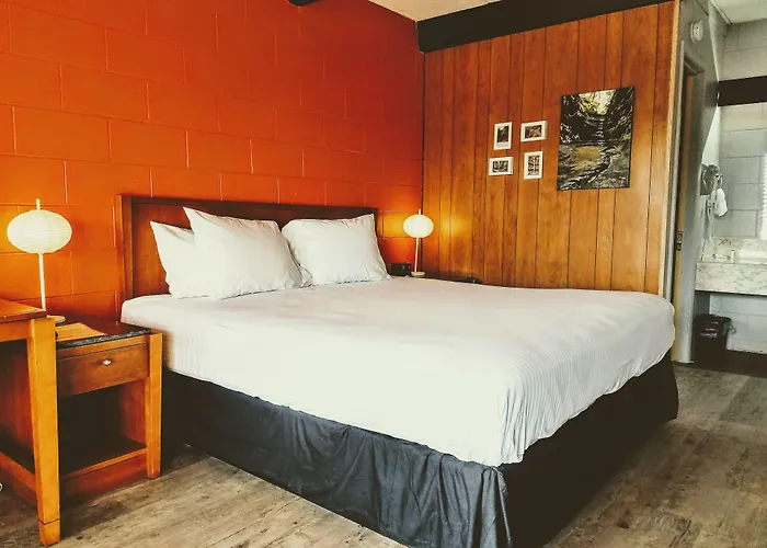 Starved Rock Motor Inn
