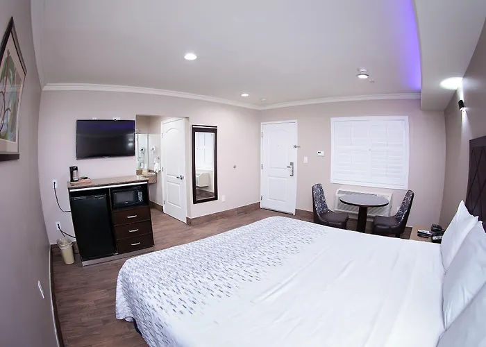 Diamond Bell Inn & Suites