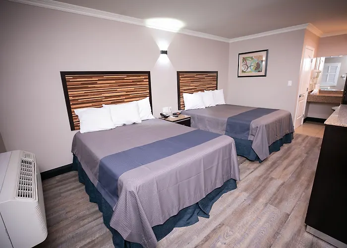 Diamond Bell Inn & Suites