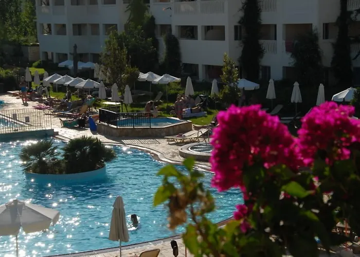 Bitzaro Grande Hotel & Suites