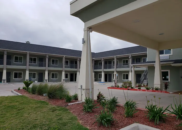 Scottish Inns & Suites - Crosby