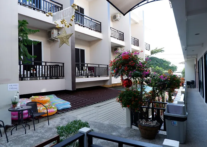 Kata Beachwalk Hotel&Bungalows