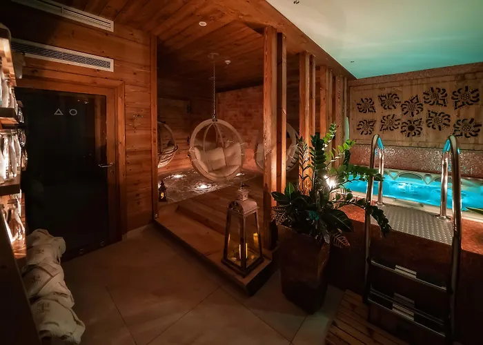 Gold Hotel