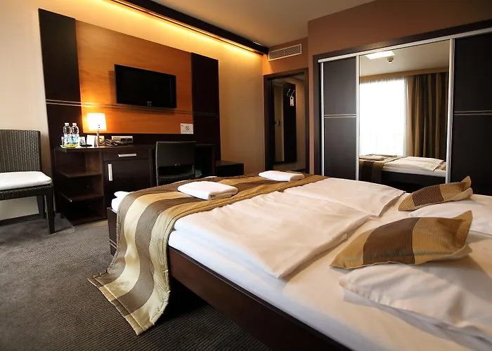 Hotel Dolphin - Adult Friendly