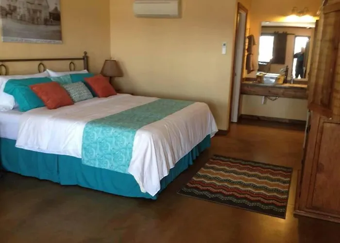 Hh Creek Inn