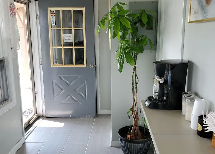 Dollar Inn