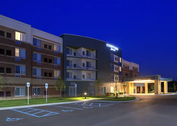 Courtyard By Marriott Detroit Farmington