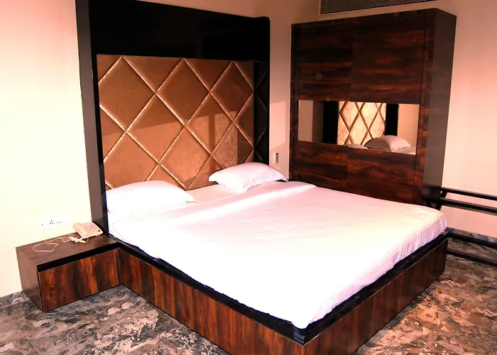 Hotel Apaar With Sea Face Garden Restaurant