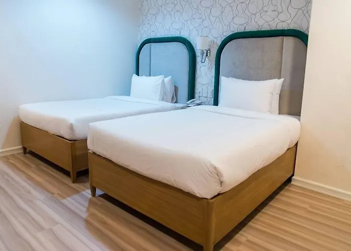 Queen Margarette Hotel Downtown